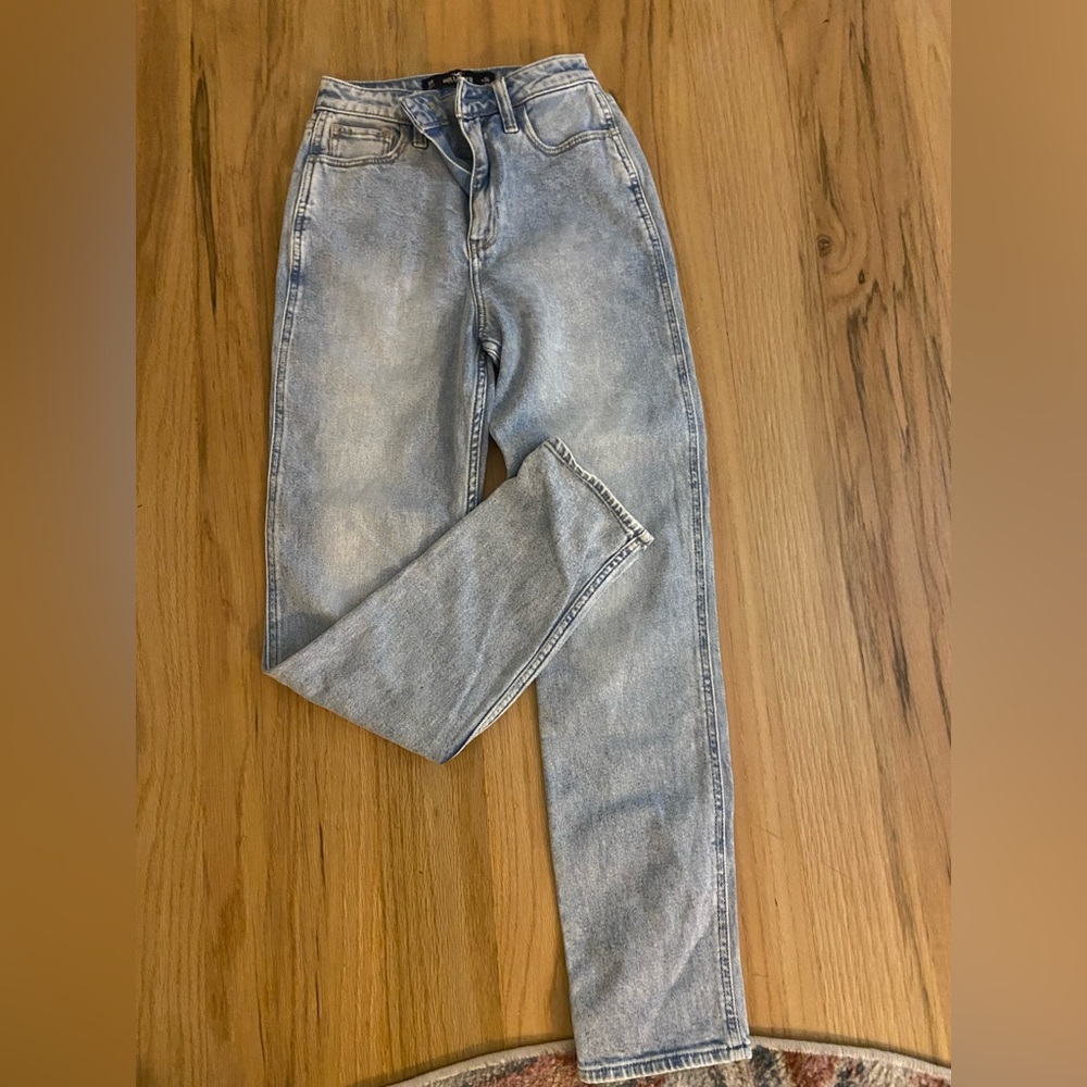 Hollister Ultra High Rise Mom jeans